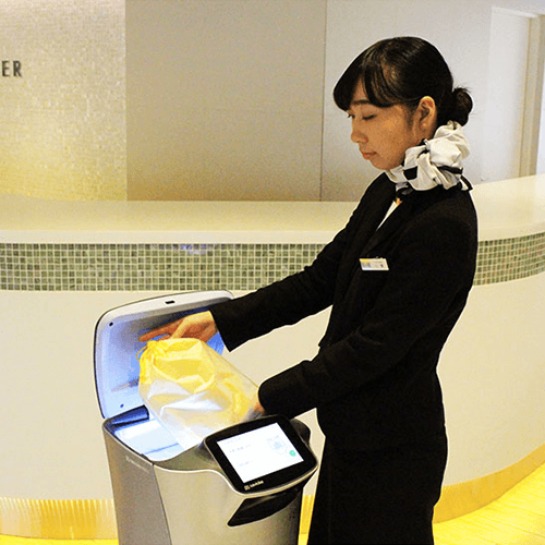 ホテルで活躍する配膳ロボットの事例